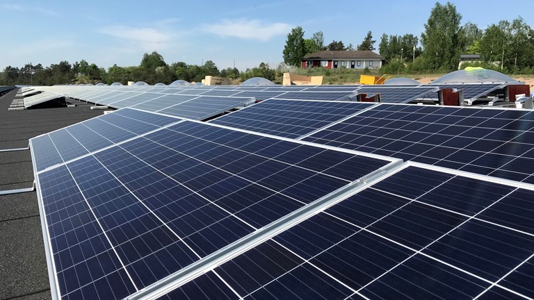 Installation av solceller på fastighetens tak